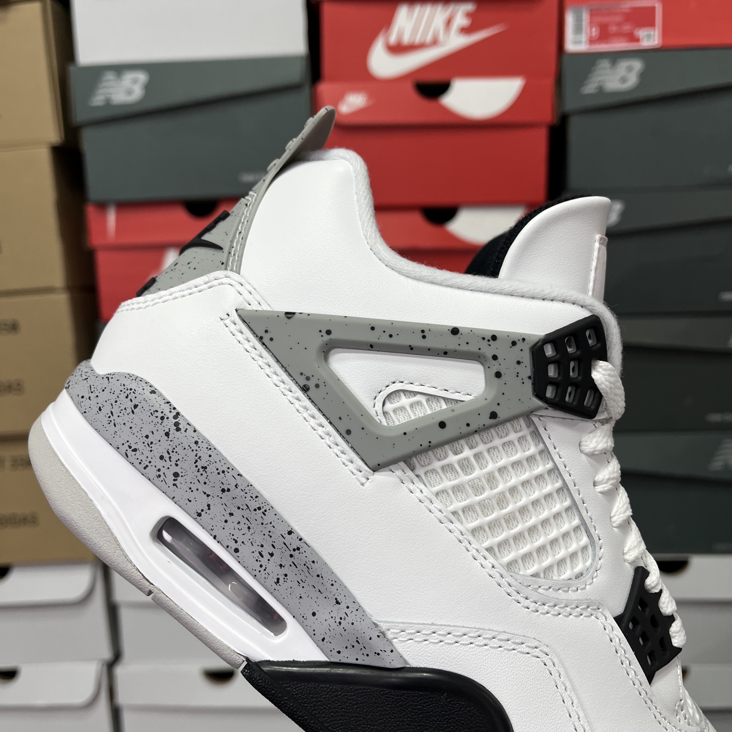   Air Jordan 4 2025复刻“白水泥”货号：FV5029-100
尺码：40.5-48.5