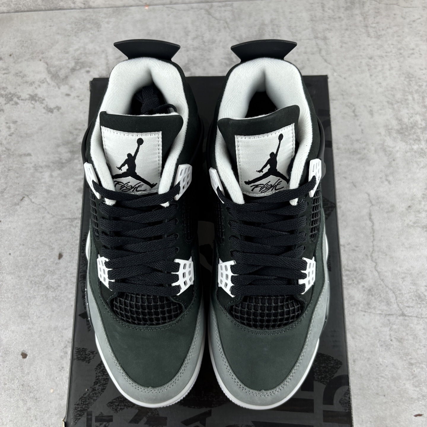  特价 Air Jordan 4 Fear AJ4 乔4恐惧套装 复刻篮球鞋 FQ8138-002
尺码