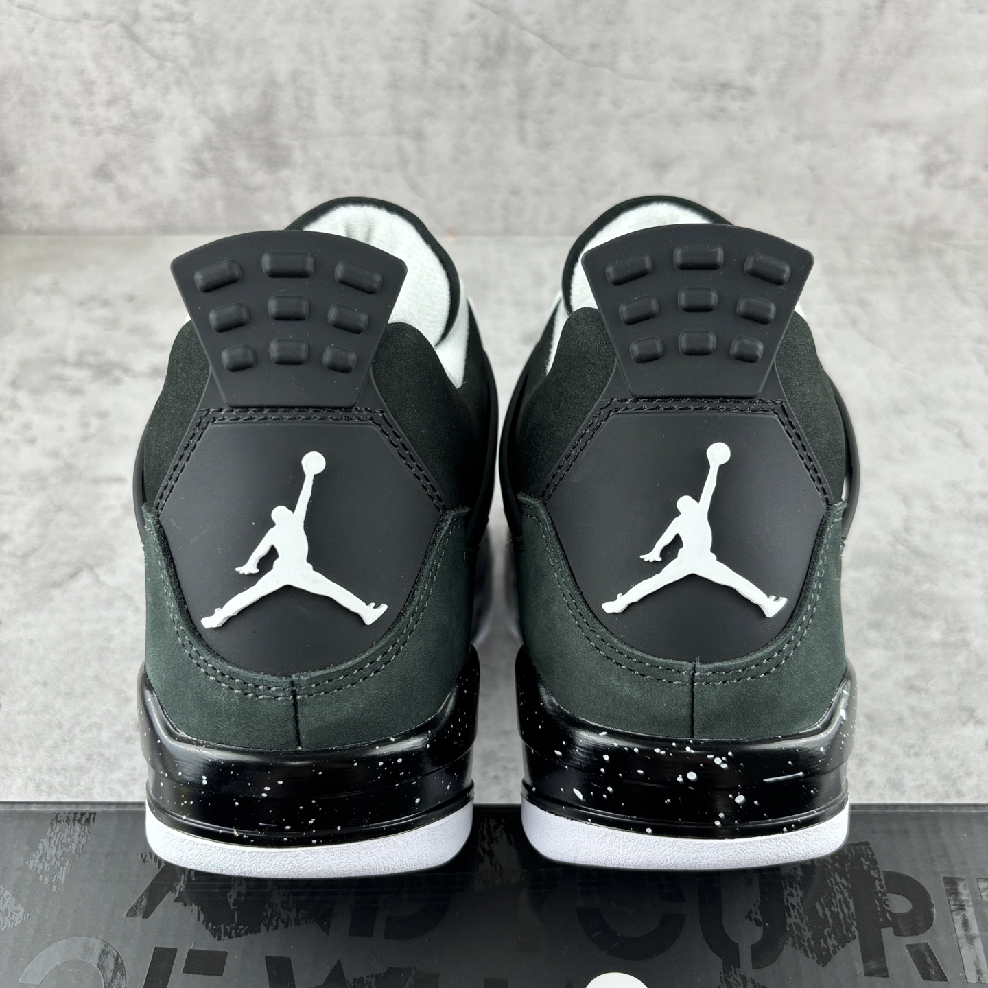  特价 Air Jordan 4 Fear AJ4 乔4恐惧套装 复刻篮球鞋 FQ8138-002
尺码