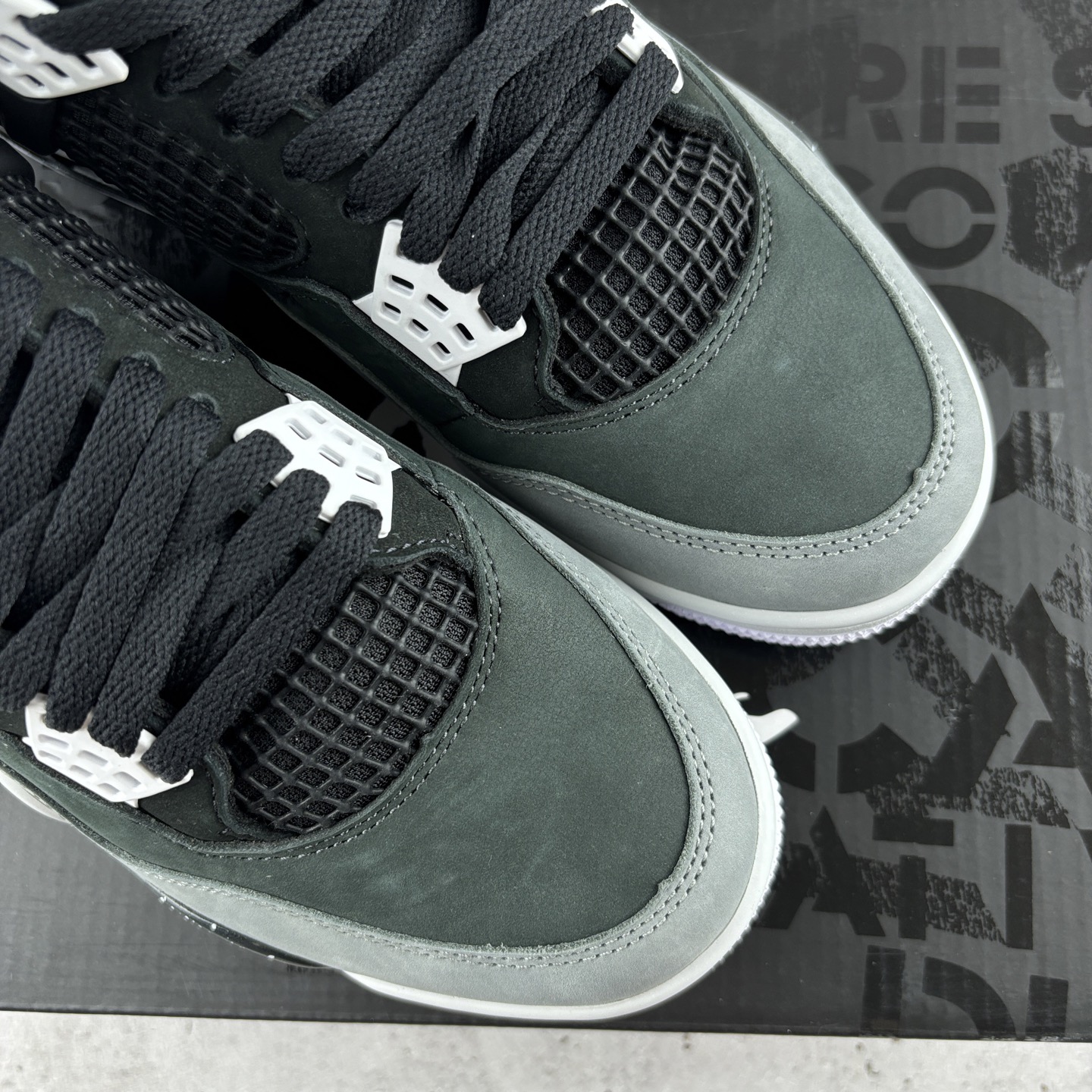  特价 Air Jordan 4 Fear AJ4 乔4恐惧套装 复刻篮球鞋 FQ8138-002
尺码