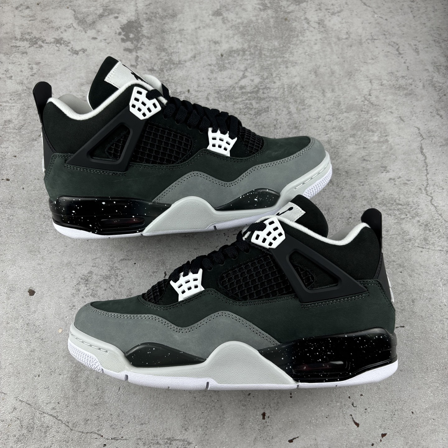  特价 Air Jordan 4 Fear AJ4 乔4恐惧套装 复刻篮球鞋 FQ8138-002
尺码