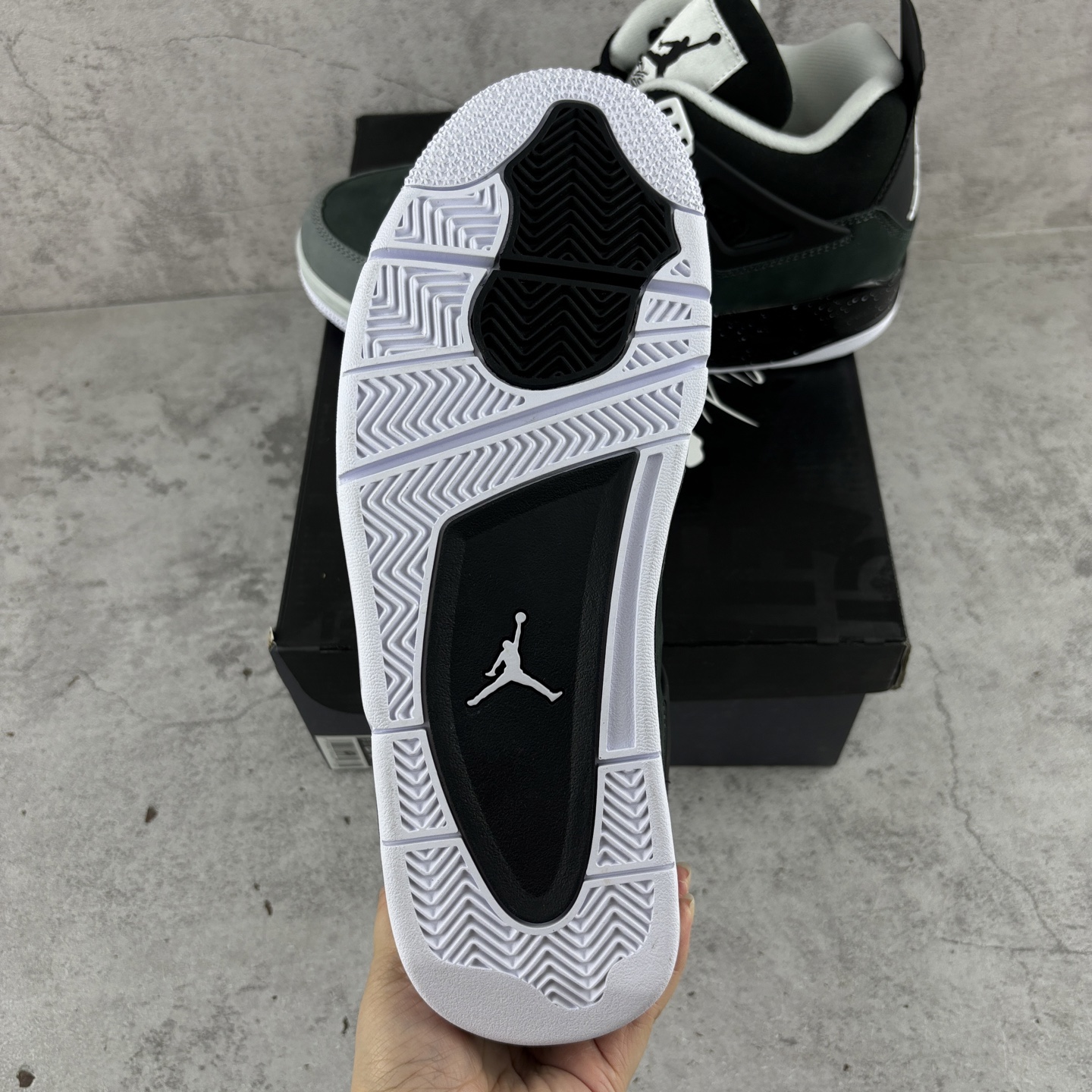  特价 Air Jordan 4 Fear AJ4 乔4恐惧套装 复刻篮球鞋 FQ8138-002
尺码