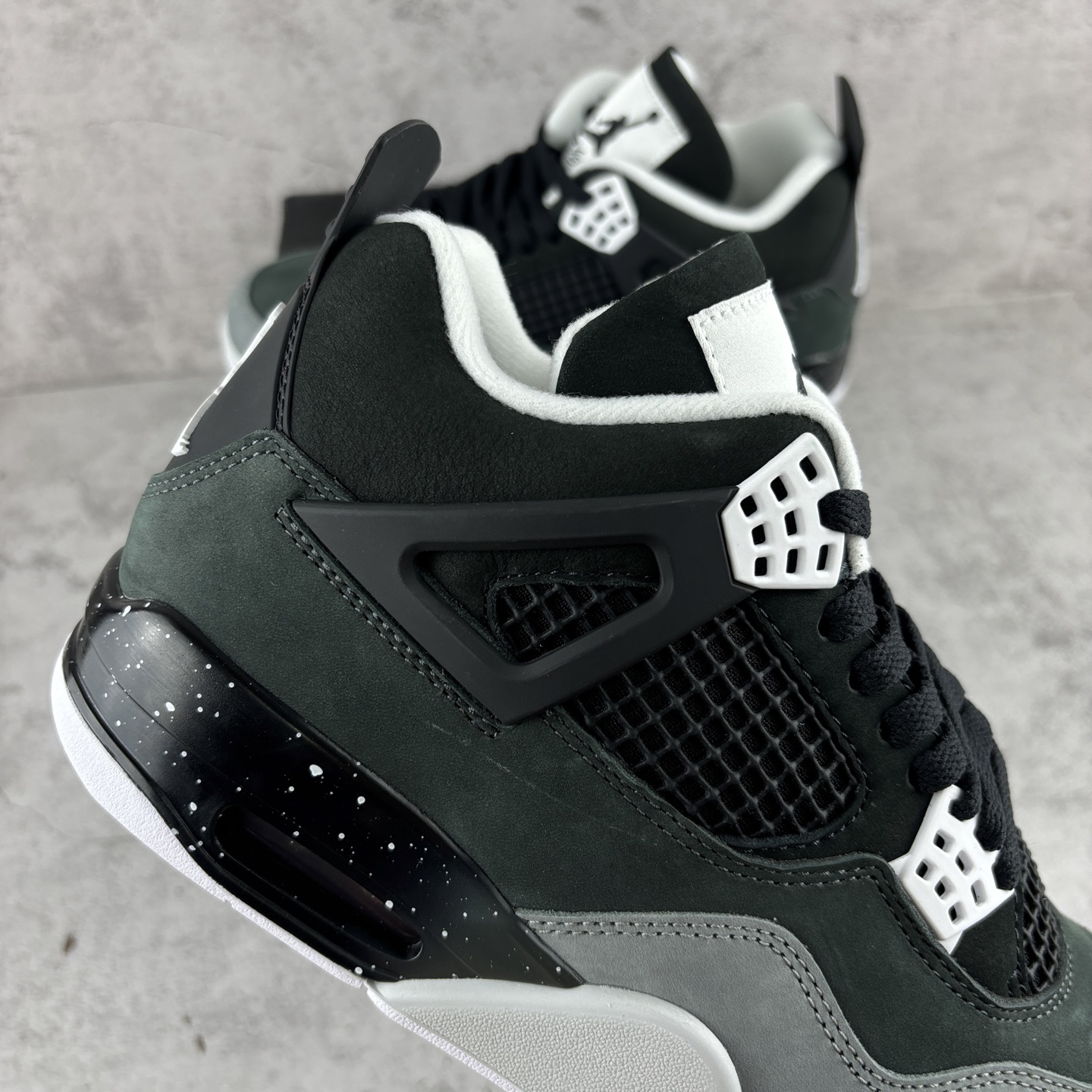  特价 Air Jordan 4 Fear AJ4 乔4恐惧套装 复刻篮球鞋 FQ8138-002
尺码
