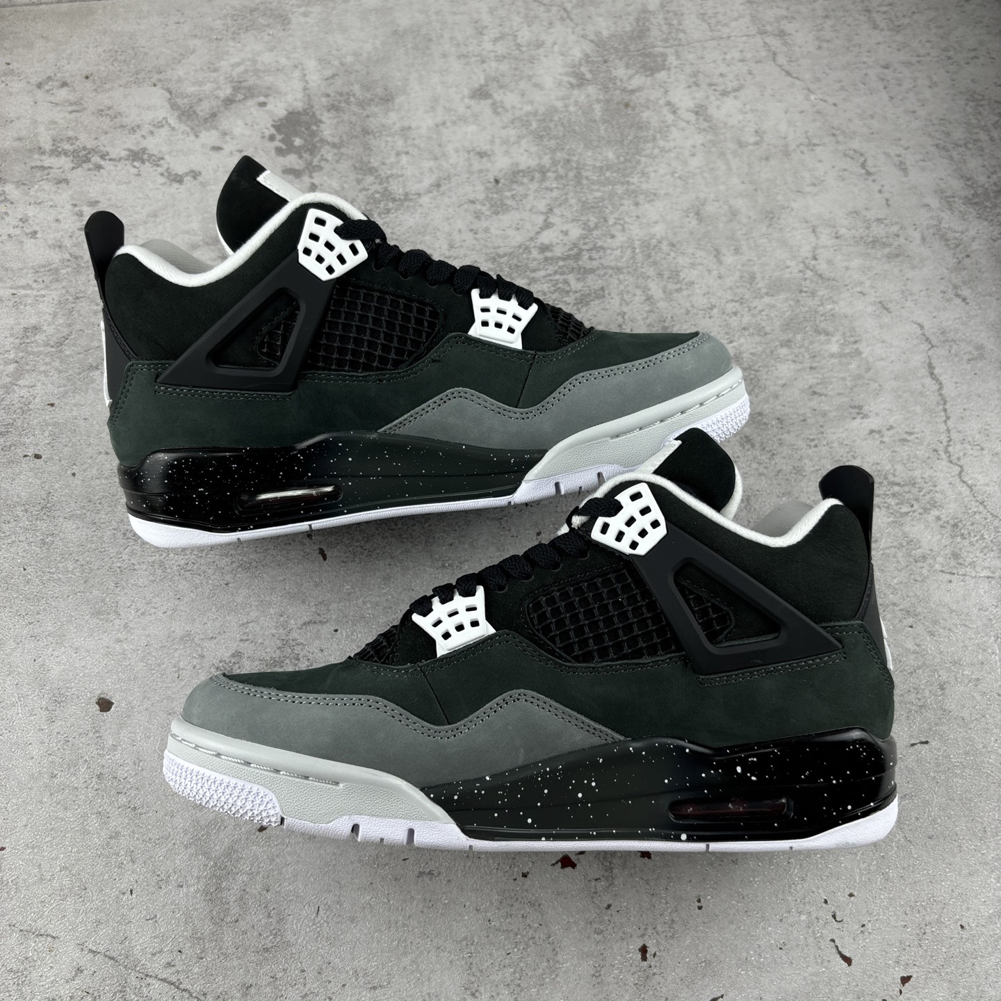  特价 Air Jordan 4 Fear AJ4 乔4恐惧套装 复刻篮球鞋 FQ8138-002
尺码