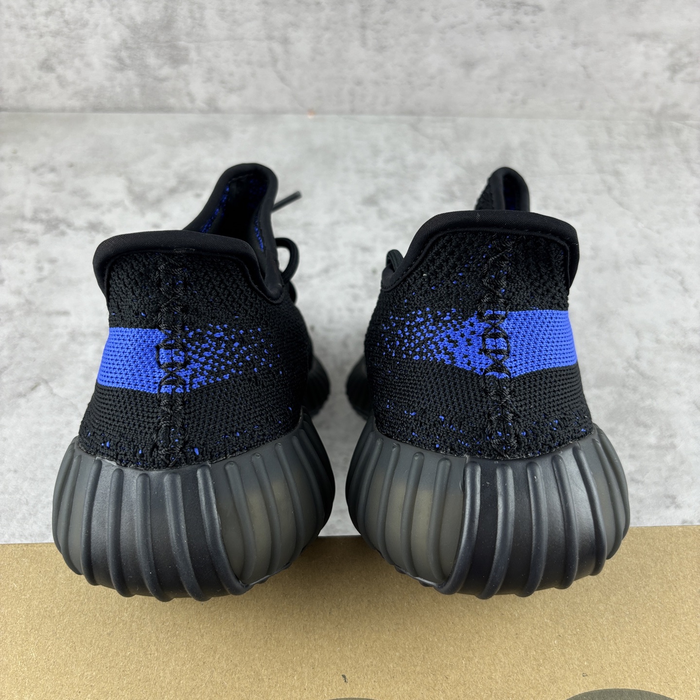  特价 Ad Yeezy 350 Boost V2 Dazzling Blue GY7164 阿迪达斯椰
