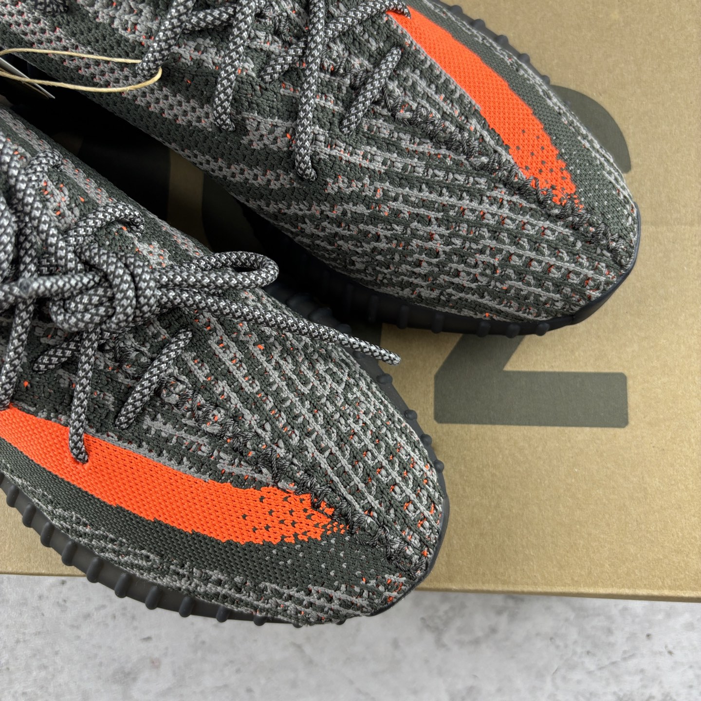  特价 Ad Yeezy Boost 350 V2 Carbon Beluga HQ7045 阿迪达斯椰