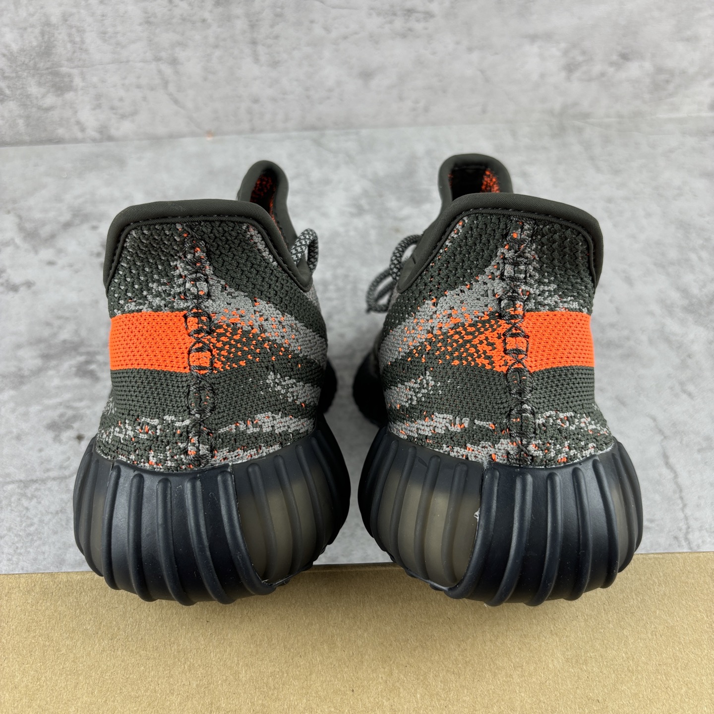  特价 Ad Yeezy Boost 350 V2 Carbon Beluga HQ7045 阿迪达斯椰
