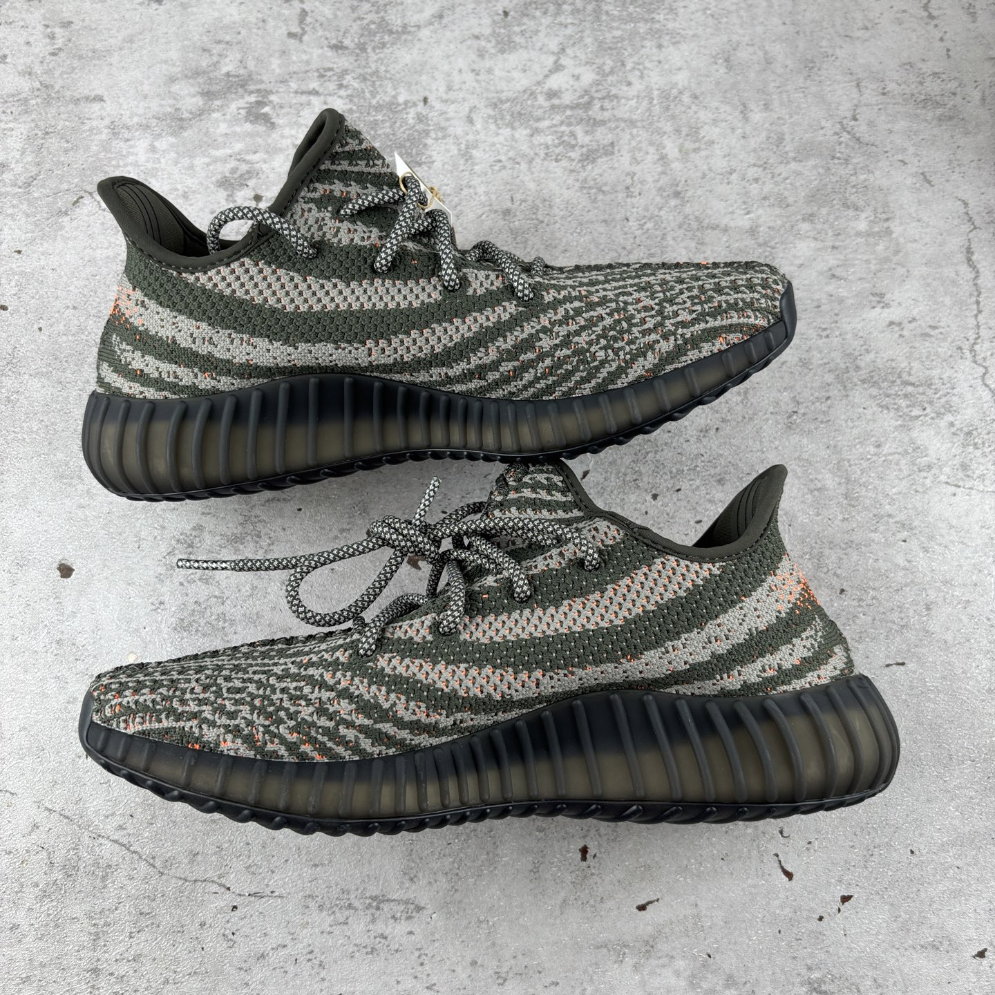  特价 Ad Yeezy Boost 350 V2 Carbon Beluga HQ7045 阿迪达斯椰