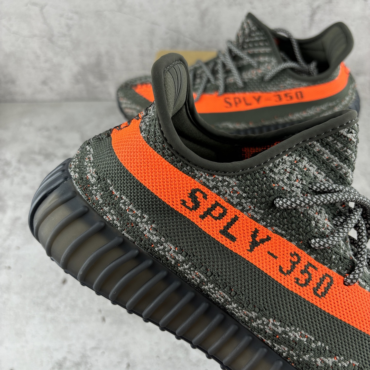  特价 Ad Yeezy Boost 350 V2 Carbon Beluga HQ7045 阿迪达斯椰