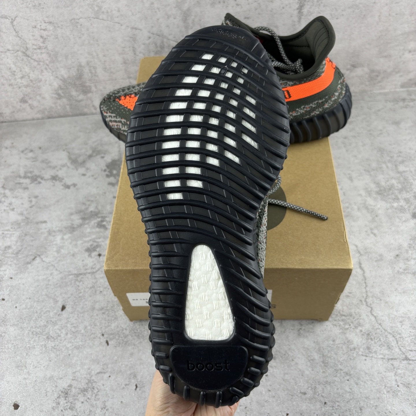  特价 Ad Yeezy Boost 350 V2 Carbon Beluga HQ7045 阿迪达斯椰