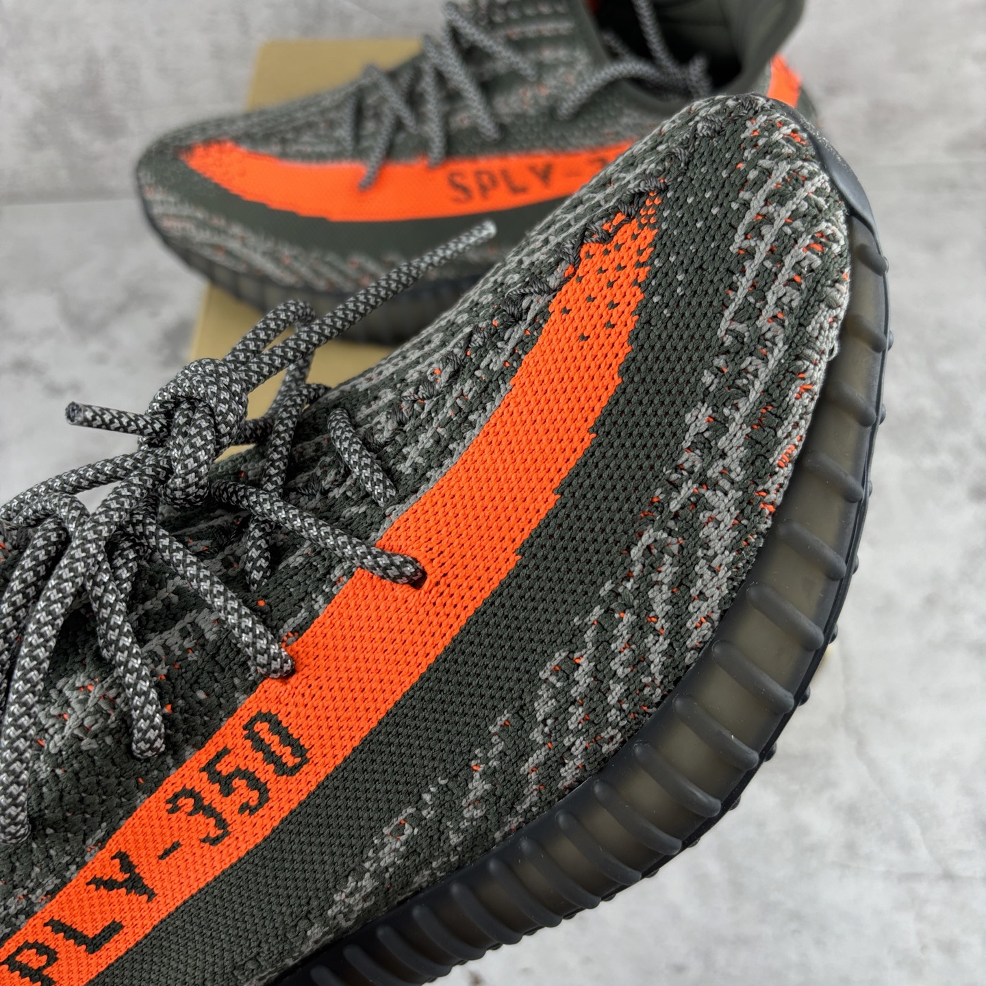  特价 Ad Yeezy Boost 350 V2 Carbon Beluga HQ7045 阿迪达斯椰