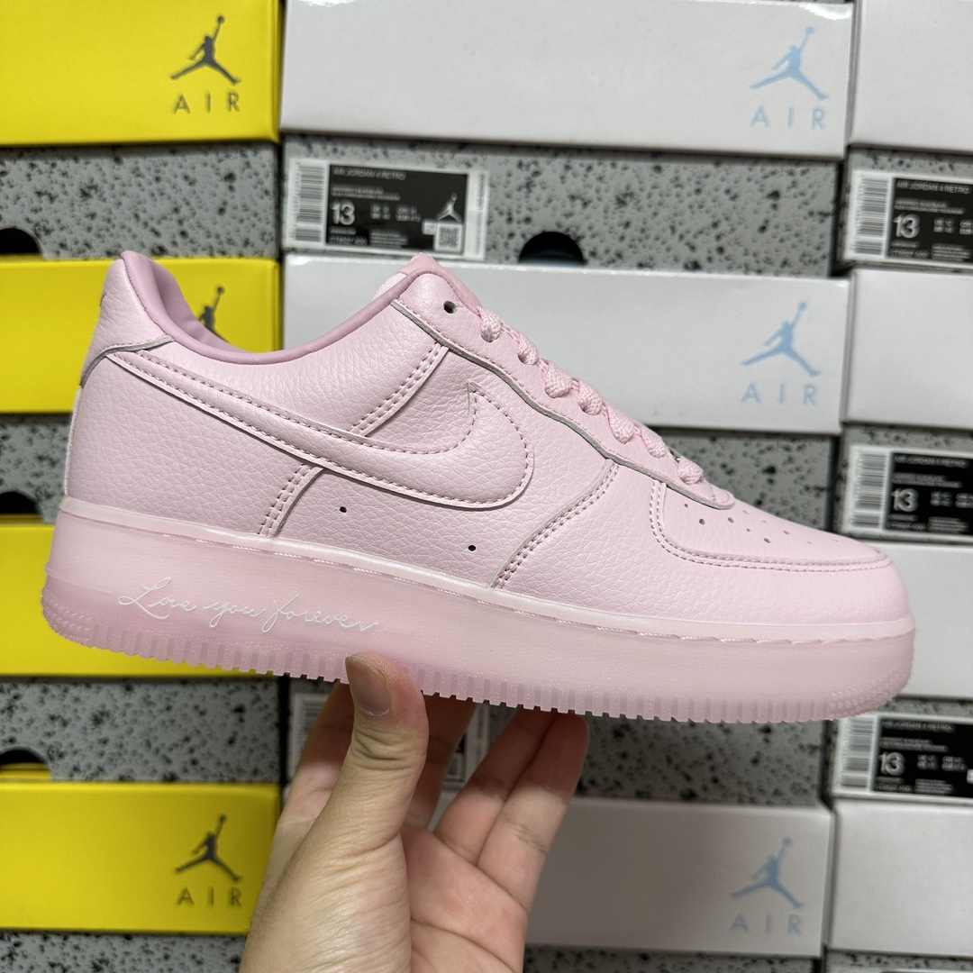  NOCTA x Air Force 1空军桃心 休闲板鞋粉色 CZ8065-600

独家私模 原厂皮