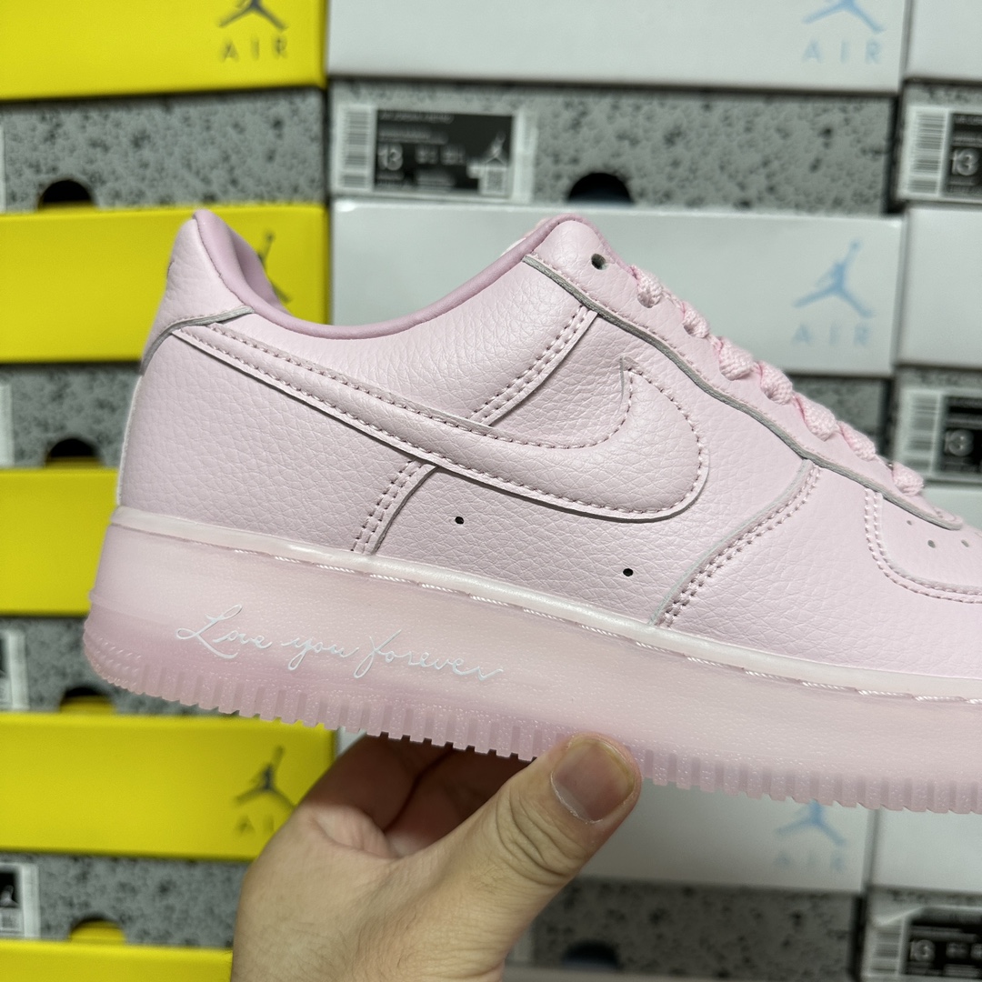  NOCTA x Air Force 1空军桃心 休闲板鞋粉色 CZ8065-600

独家私模 原厂皮