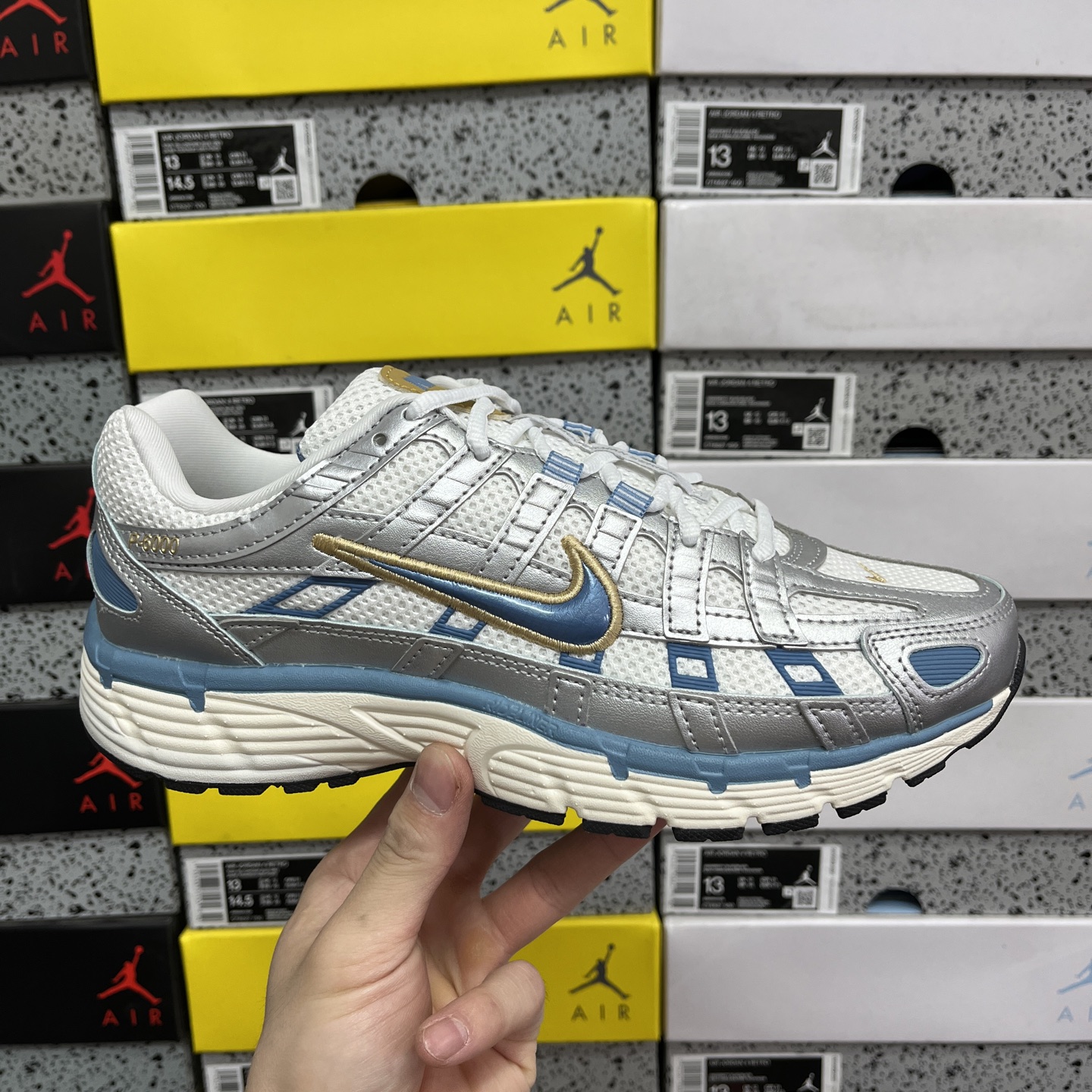 CS版 Nk P-6000 复古休闲运动老爹鞋#层次鲜明线条设计 摆脱厚重外形 
超轻鞋身 细节随意对