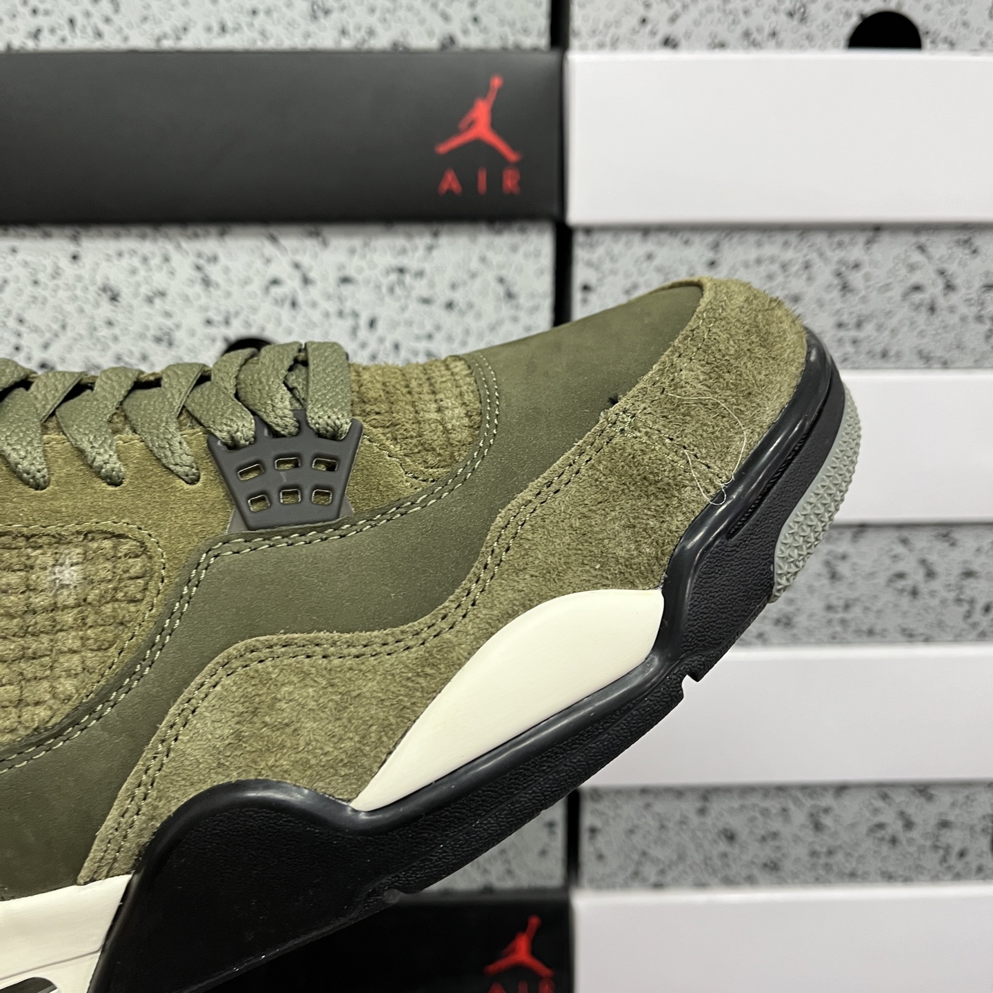 R1版 Jordan Air Jordan 4 ” Olive “ AJ4 军绿色 FB9927-200