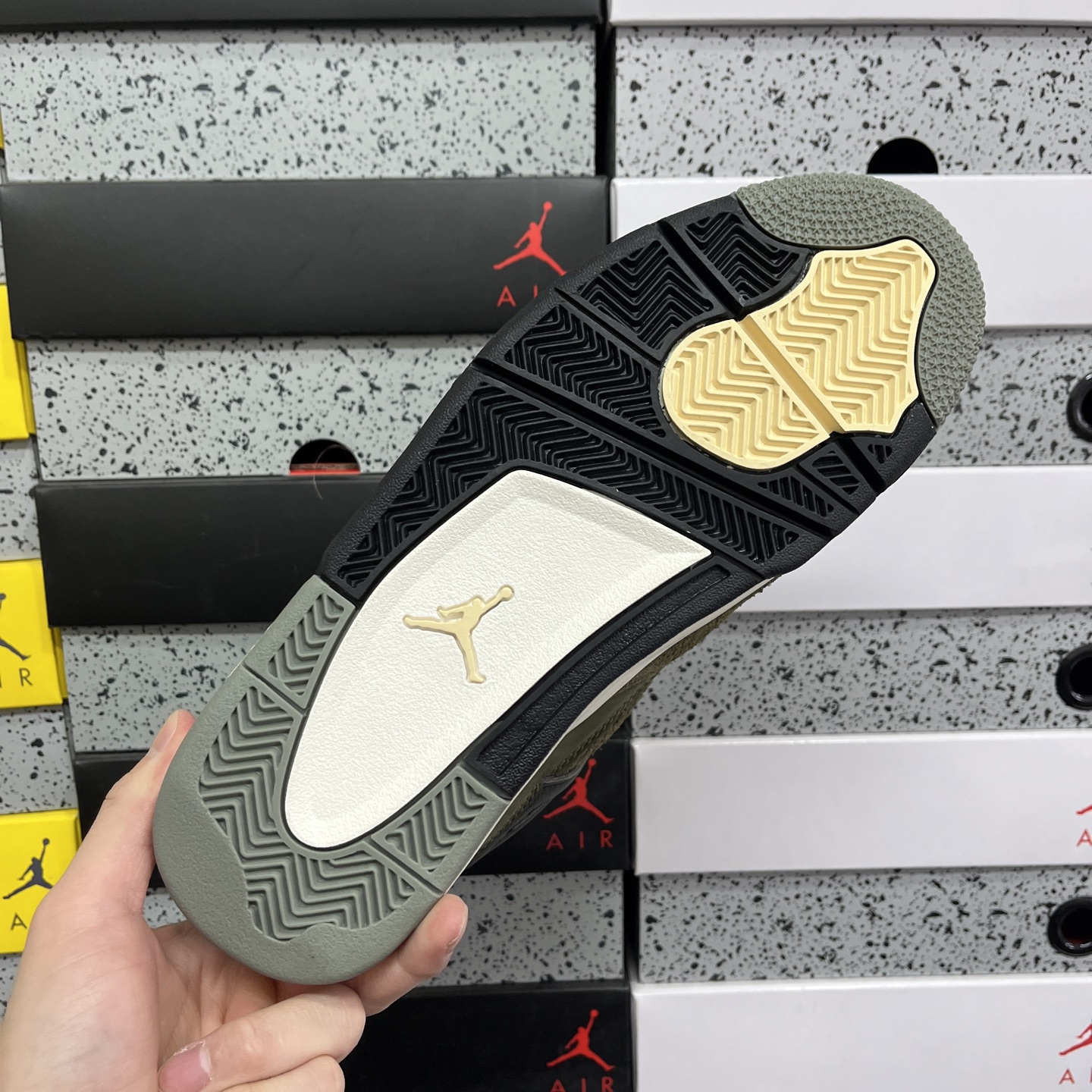 R1版 Jordan Air Jordan 4 ” Olive “ AJ4 军绿色 FB9927-200