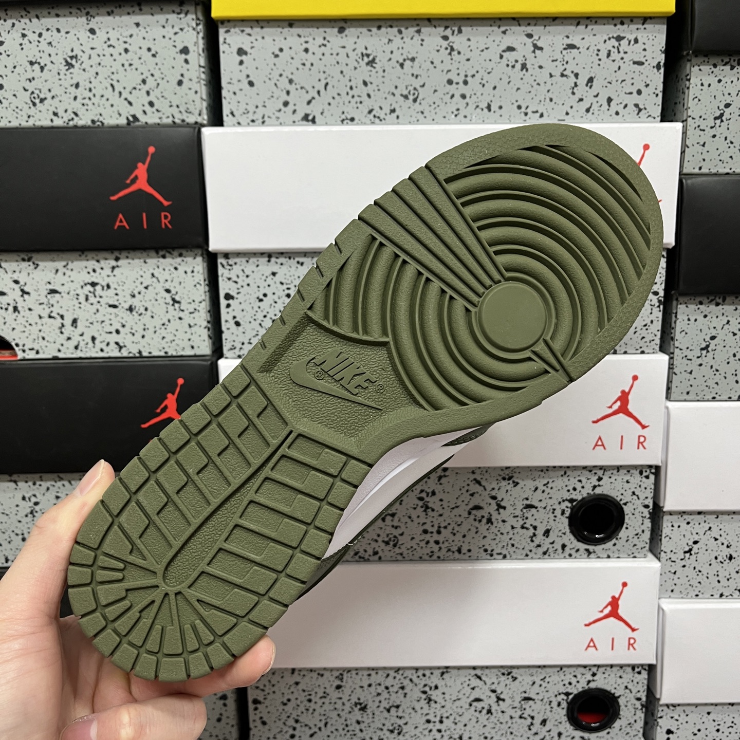 纯原 dunk橄榄绿 毫无疑问市场中端王者 实力大厂出品 新配色陆续开发 利润个位数只为口碑 全套原纸板
