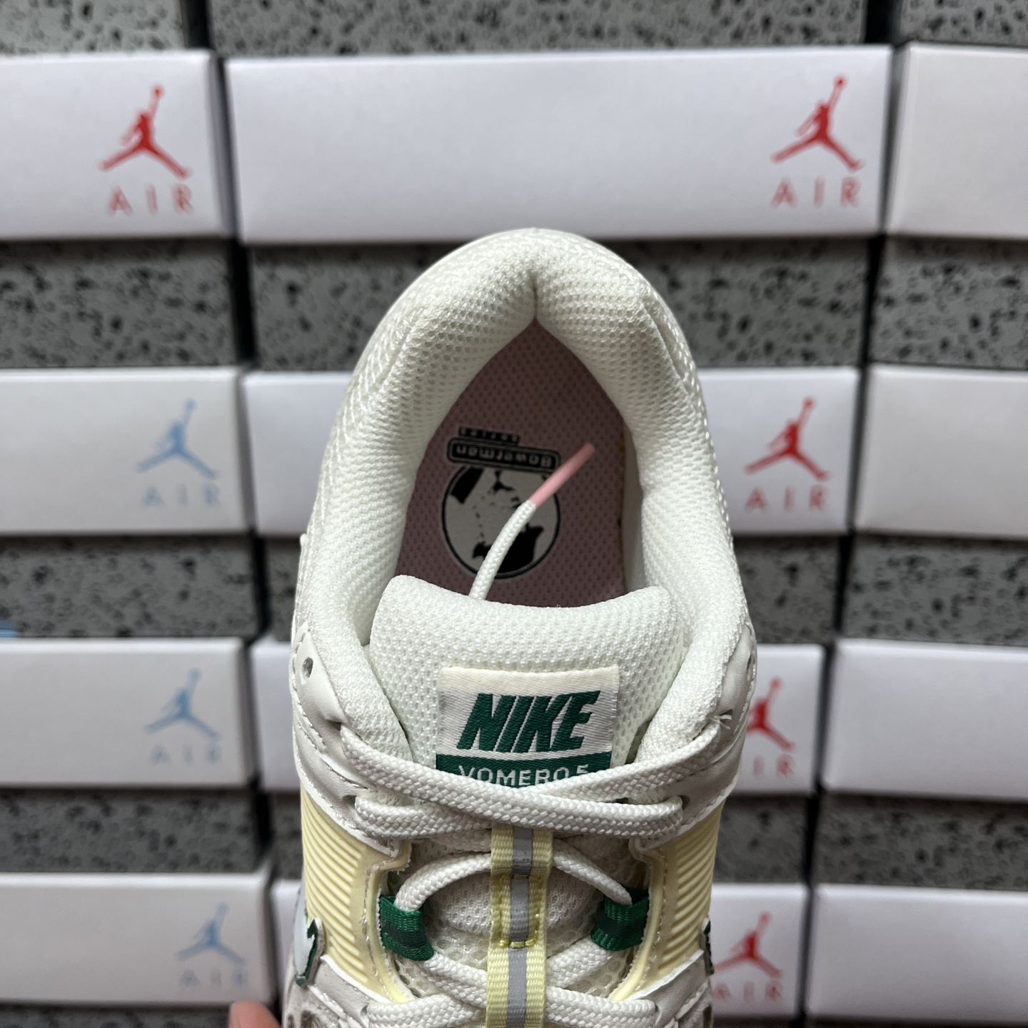 NK vomero 5 v5跑鞋 米黄绿FN8361-100 实拍如图 配色不断开发中正确私模四合一组合