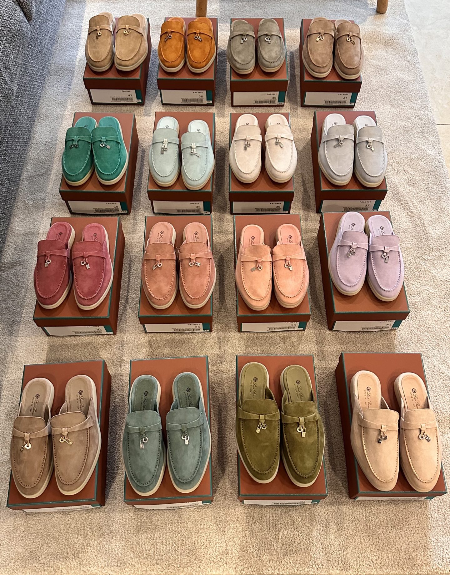 NO:237457,LPBabouche Charms Walk Women's Mocasin Shoes Size:35-36-37-38-39-40-41-42 It should be no need to say how popular this shoe is. You can search for a lot of pictures of various celebrities and internet celebrities on their feet!  It looks good and is easy to wear, the key is easy to match, it is difficult not to be popular!  Original original last material, imported sheep velvet on the upper, imported calfskin in the inner, stepping cowhide, cowhide midsole, original TPU mold outsole!  , casual shoes/sports shoes, loro piana, sneakers, cowhide19860909LPBabouche Charms Walk 女士莫卡辛鞋 Size:35-36-37-38-39-40-41-42 这款鞋有多火爆应该是不用多说了,各路明星网红上脚图随便一搜一大把！好看又好穿,关键还好搭,想不火都难！ 原版原楦原材料,鞋面进口羊反绒,内里进口小牛皮,垫脚牛皮,牛皮中底,原版TPU模具大底！,休闲鞋/运动鞋,loro piana,sneakers,cowhide,Women's Shoes