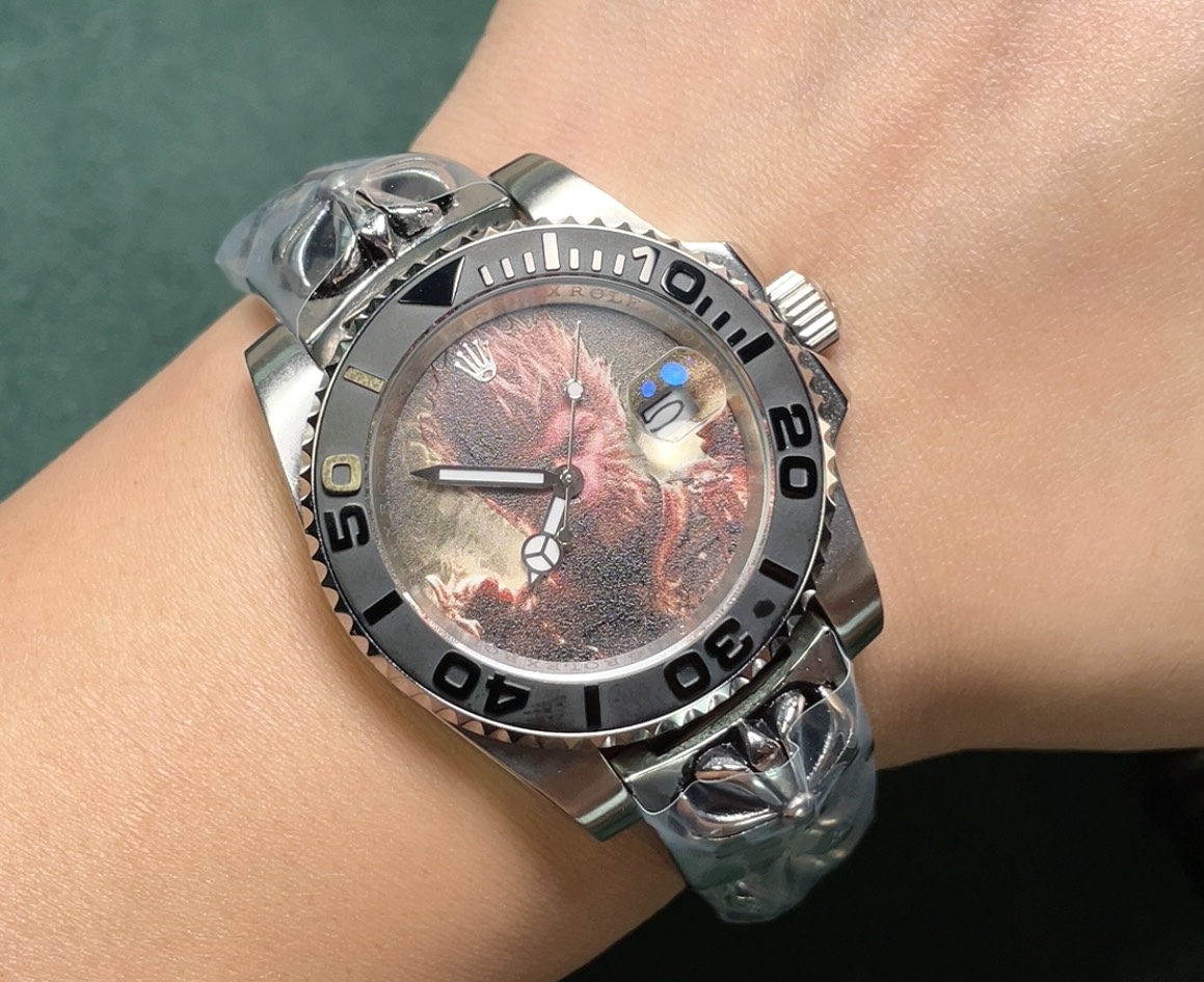 NO:392867,BoBo new product Rolex ROLEX Black Myth [Wukong] series top toys and poisonous goods, you don’t like to hit the street watch water ghost, he is definitely your soulmate. Rolex’s most classic submersible series water ghosts are used as prototype, and after secondary modification of the circle, the top-level natural light stone is inlaid with large and shiny, extremely difficult, and the most flashing process of the same material is currently the most flashing process. The movement uses a fully automatic mechanical movement, super luminous literal, and tape is specially customized to make elbow particles, which is completely fitted with the case. The buckle is 2cm flexible to adjust the buckle, and it is easy to adjust the size. Professional achievement is the future, once and for all. Size 40mm, Rolex19860909BoBo新品 劳力士ROLEX 黑神话【悟空】系列顶级玩物毒货,不喜欢撞款街表水鬼的你,他绝对是你的知音.用劳力士最经典的潜航系列水鬼作为原型,经过圈口的二次改装,然后镶嵌顶级天然皓石,大闪亮,难度极高,目前同种材质最闪工艺.机芯采用全自动机械机芯,超强夜光字面,胶带专门定制模具做弯头粒,完全贴合表壳.扣子内2cm灵活调节扣,轻松调节大小.专业成就未来,一劳永逸.尺寸40mm,,rolex,Watch