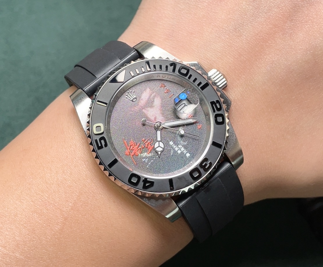 NO:392811,BoBo's new Rolex ROLEX Black Myth [Wukong] series top toys and poisonous goods, you don't like to hit the street watch water ghost, he is definitely your soulmate. Rolex's most classic submersible water ghost as the prototype, after secondary modification of the circle, then inlaid with top-grade natural light stone, large shiny, extremely difficult, and the most flashing process of the same material is currently the most automatic mechanical movement. The movement uses a fully automatic mechanical movement, super luminous literal, and tape specially customized molds to make elbow particles, which fully fits the case. The buckle is flexibly adjusted by 2cm inside the button, and it is easy to adjust the size. Professional achievement is the future, once and for all. Size 40mm, Rolex19860909BoBo新品劳力士ROLEX 黑神话【悟空】系列顶级玩物毒货,不喜欢撞款街表水鬼的你,他绝对是你的知音.用劳力士最经典的潜航系列水鬼作为原型,经过圈口的二次改装,然后镶嵌顶级天然皓石,大闪亮,难度极高,目前同种材质最闪工艺.机芯采用全自动机械机芯,超强夜光字面,胶带专门定制模具做弯头粒,完全贴合表壳.扣子内2cm灵活调节扣,轻松调节大小.专业成就未来,一劳永逸.尺寸40mm,,rolex,Watch