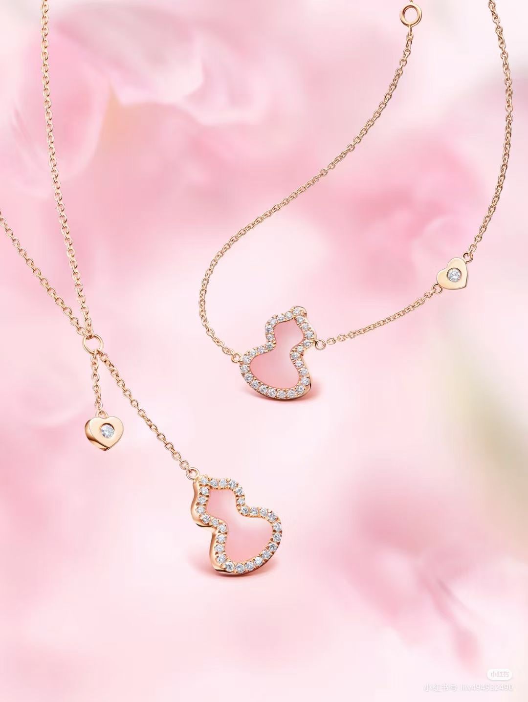 NO:103010,Qeelin/Qilin Pink opal Gourd tassel necklace The gourd conjures the meaning of reeds to attract good fortune and wealth. The various variations of tassel design interpret beauty and elegance, and convey the wish of blessings and good hearts!  Inlaid with eight-eight arrows, high carbon, diamond and opal, no gaps, blinding eyes, self-light and luster, each piece is unique, please compare with goldware directly with the essence!  925 sterling silver material, gold cut stone!  , kilin necklace, qeelin, necklace, pure silver19860909Qeelin/麒麟 粉色蛋白石 葫芦流苏项链 葫寓芦意招祥纳福、富吉贵祥 流苏计设的百造变型诠甄释美优雅,传祝承福和美好心的愿！ 镶嵌心八八箭高碳和钻和蛋白石,贴无合缝隙,闪瞎眼,自光带泽,每片独一无二,精程致度请接直跟金货比！ 925纯银材质、金切工石！,麒麟项链,qeelin,necklace,pure silver,Jewelry