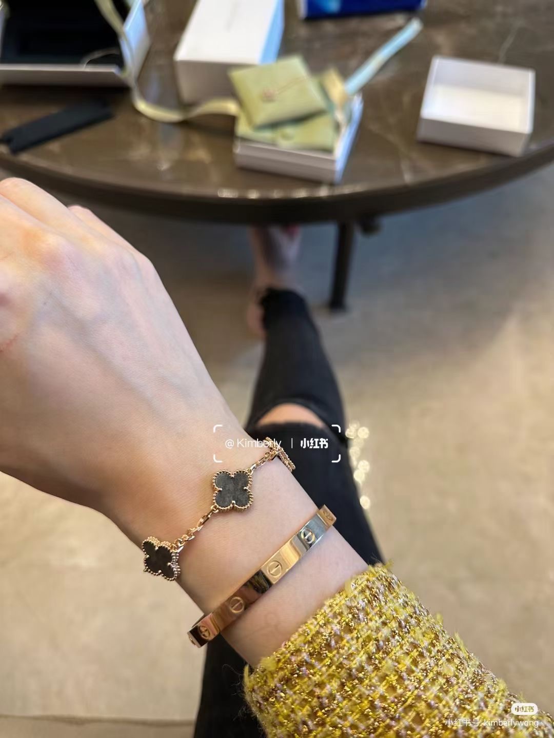 NO:360369,New products are available, Silver Obsidian Five Flower Bracelet, the latest model!  Christmas color matching Silver Obsidian is a kind of obsidian, a natural gem with silver light on its surface, gentle and temperament~ 925 sterling silver material, real shot of its own details, Vca bracelet, bracelet, pure silver19860909新品上新  银曜石五花手链 最新款！圣诞款配色 银曜石就是黑曜石的一种,是一种自然宝石其表面银光闪现,又温柔又把气质拿捏～ 925纯银材质、自家细节实拍,Vca手链,bracelet,pure silver,Jewelry