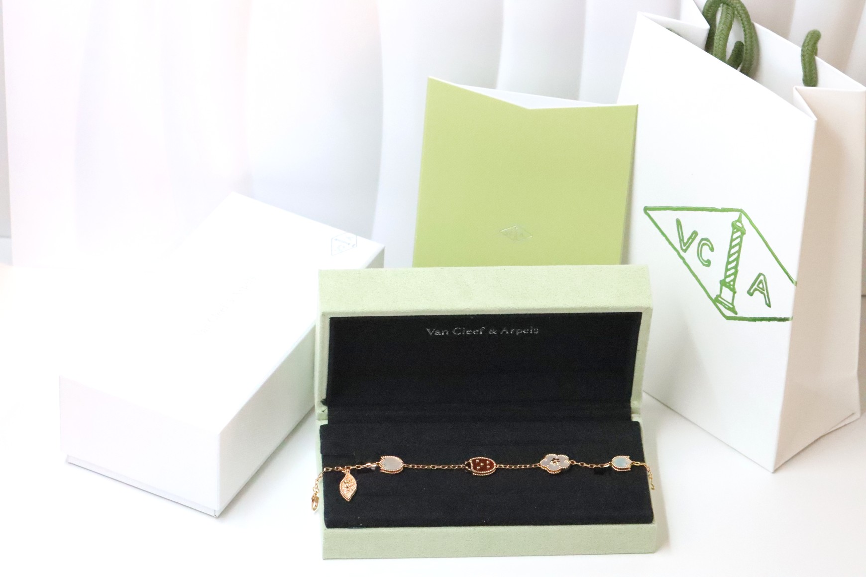 Van Cleef & Arpels Haute Joaillerie Fine Jewelry Earrings Necklace Ring 3