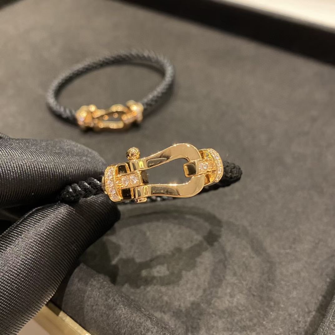 NO:104036,Ferred Rose Gold Diamonds, Stainless Steel Black Rope (Large) Force10 Series Classic Classic, Full of Premium, Nautical Cables and Chain Cables incorporate elements of jewelry, symbolizing freedom and courage, both men and women, look better when worn. The bracelet is made of 1,500 medical overdue m nylon braid. Daily waterproof wear is absolutely fine, Ferred19860909费雷德 玫瑰金伴钻 精钢黑绳款（大号） Force10系列 经典中的经典 高级感十足 航海的缆绳和链扣融入珠宝的元素 象征着自由与勇敢 无论男女佩戴都更好看 手绳采用1500根医用防过m 尼龙编织 日常的防水佩戴完全没问题,费雷德,Jewelry