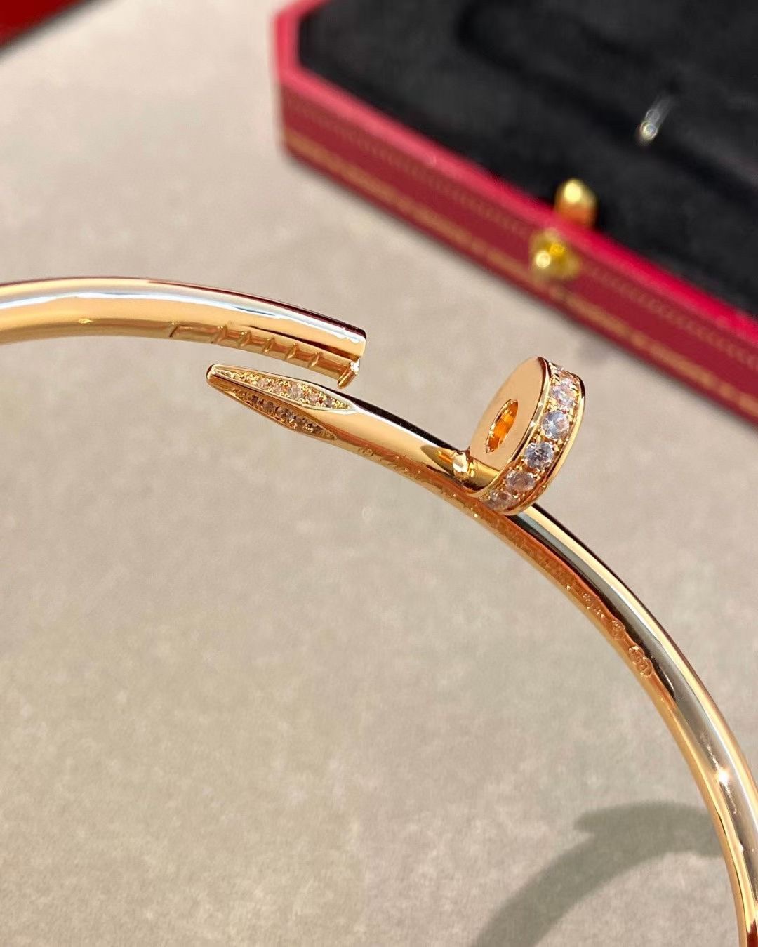 Cartier Cartier 玫瑰金 头尾钻钉子手镯