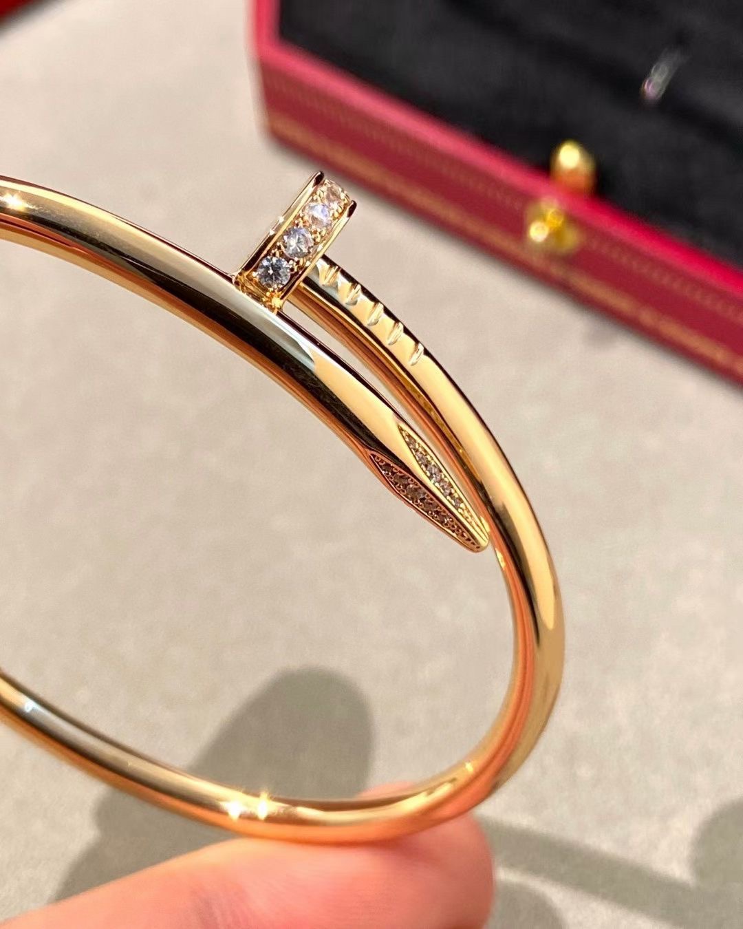 Cartier Cartier 玫瑰金 头尾钻钉子手镯