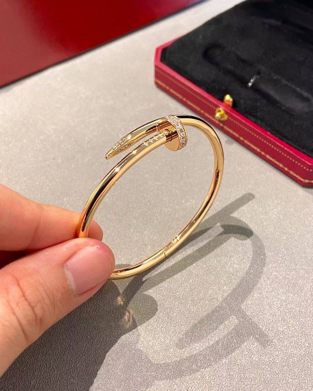 Cartier Cartier 玫瑰金 头尾钻钉子手镯