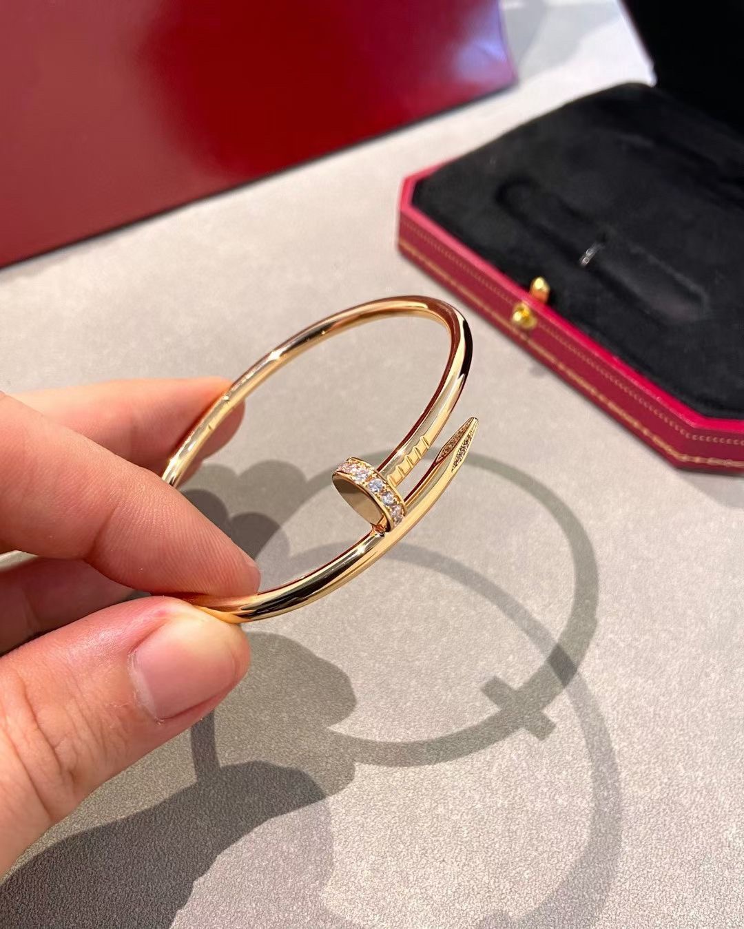 Cartier Cartier 玫瑰金 头尾钻钉子手镯