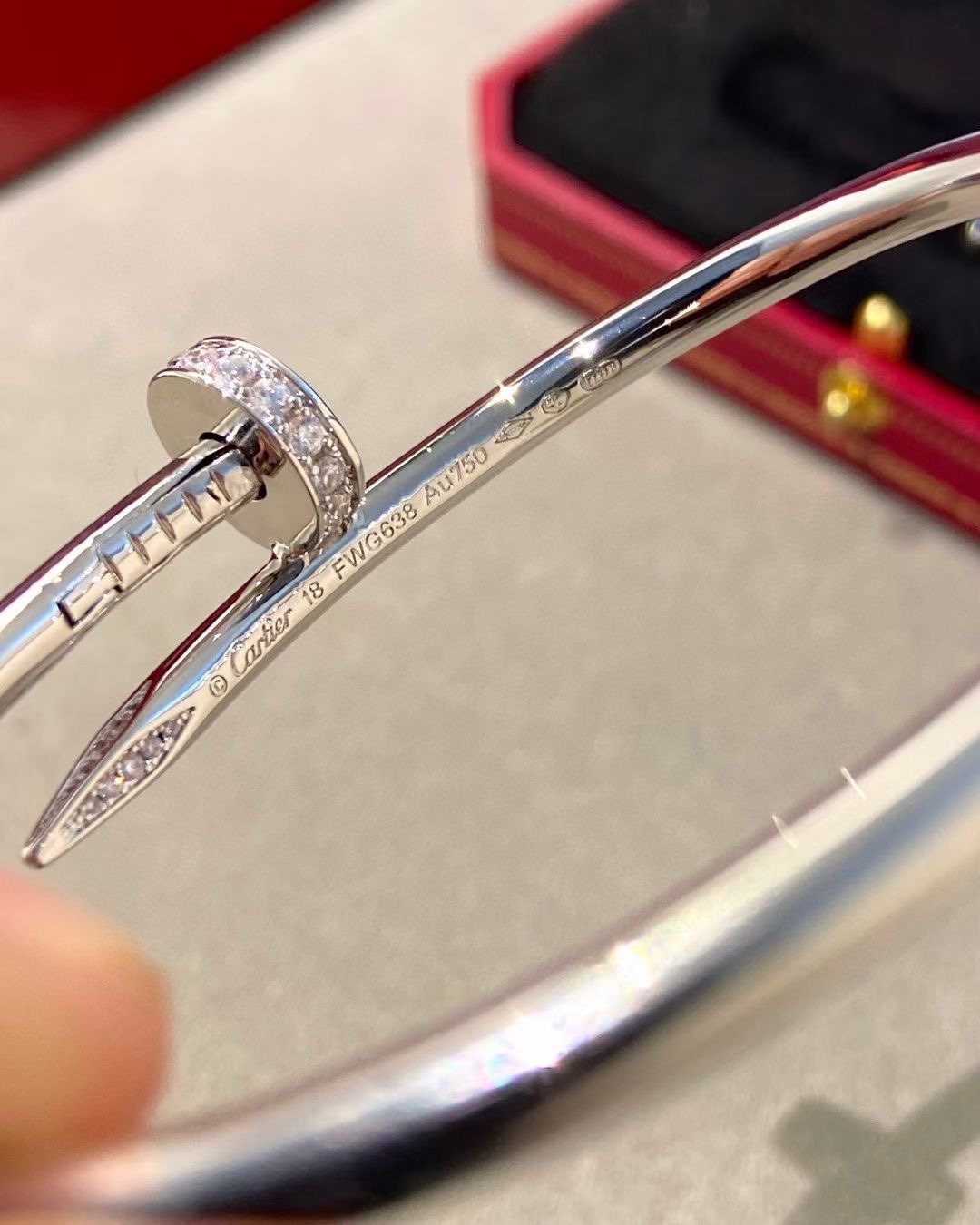 Cartier Cartier 银色 头尾钻钉子手镯