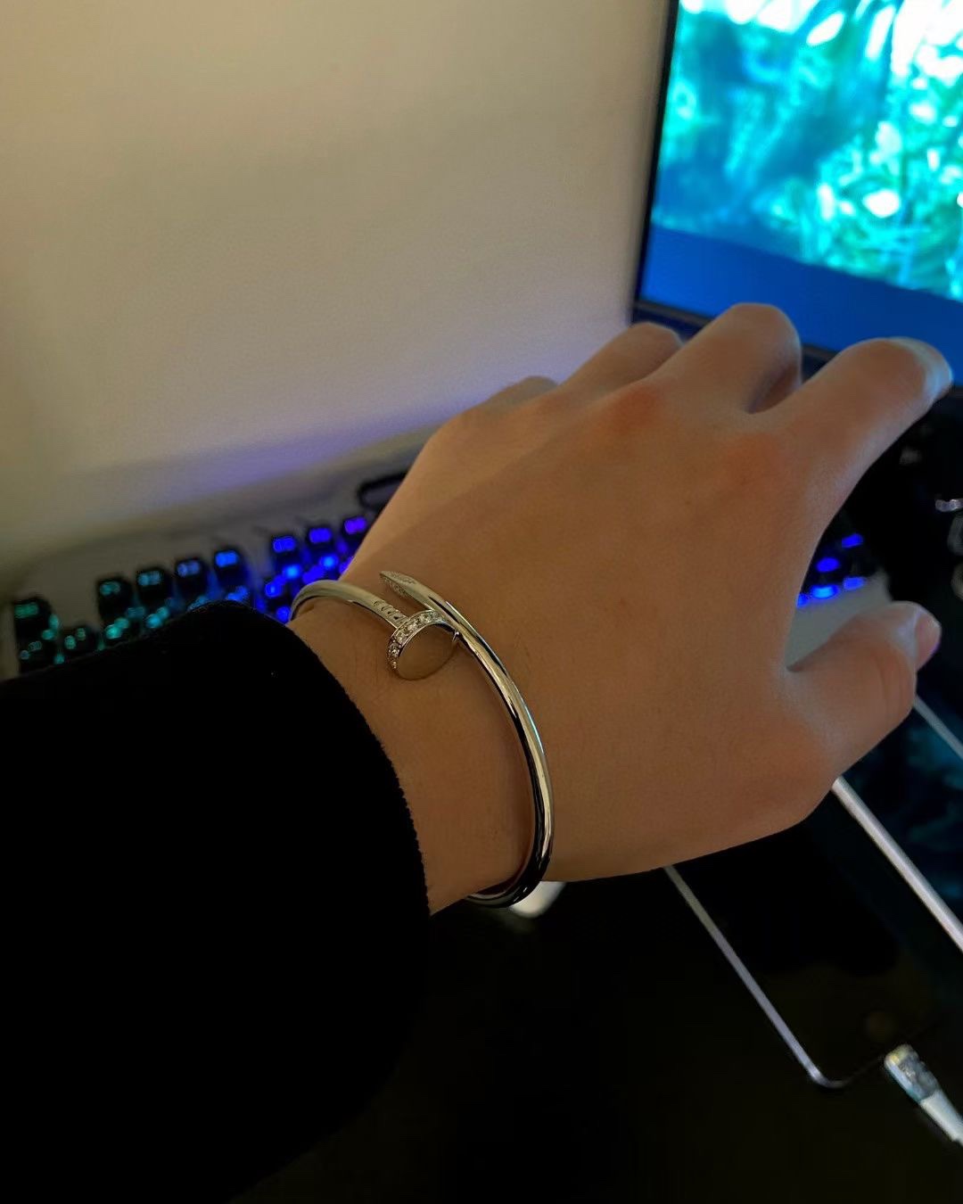Cartier Cartier 银色 头尾钻钉子手镯