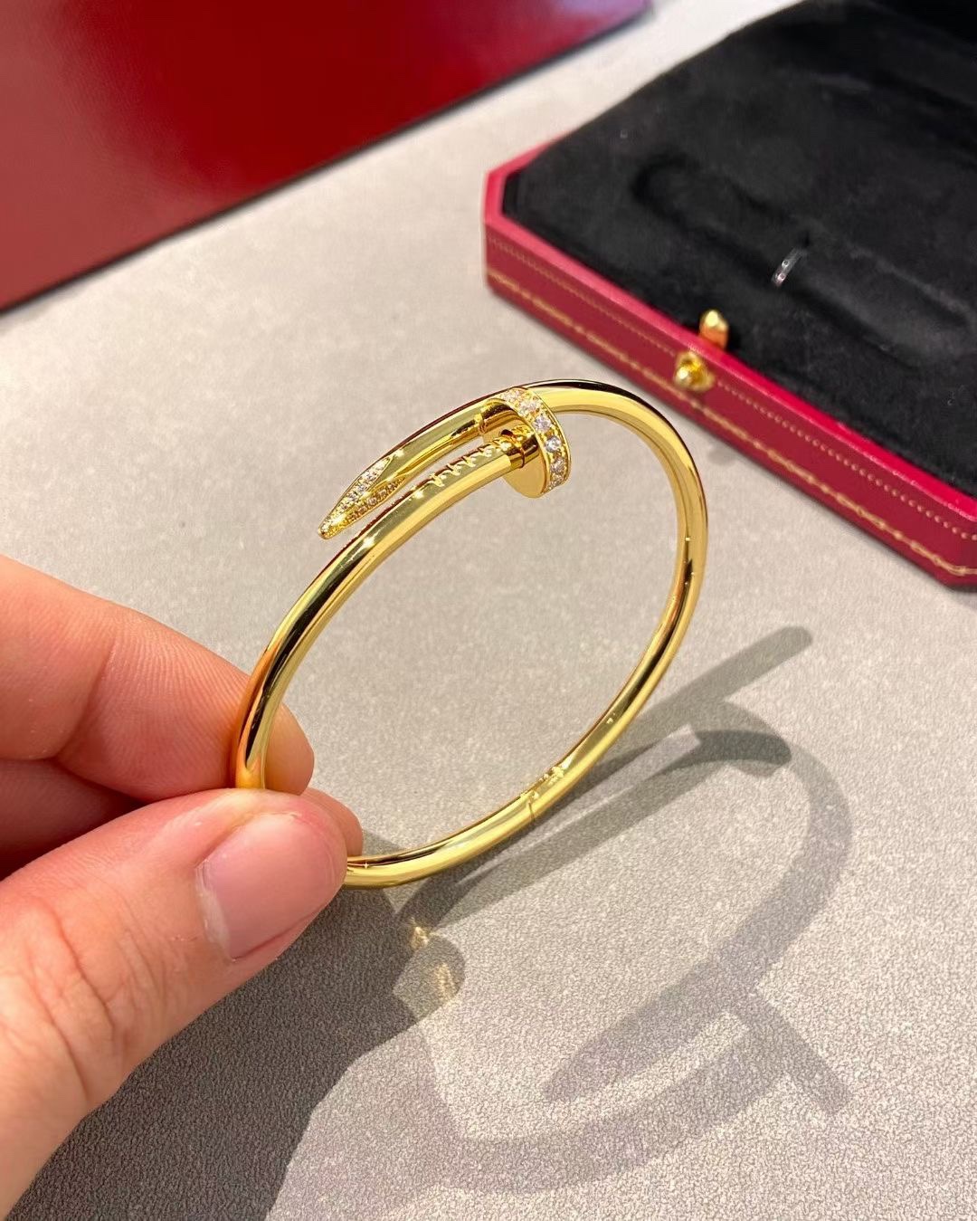 Cartier Cartier 金色 头尾钻钉子手镯