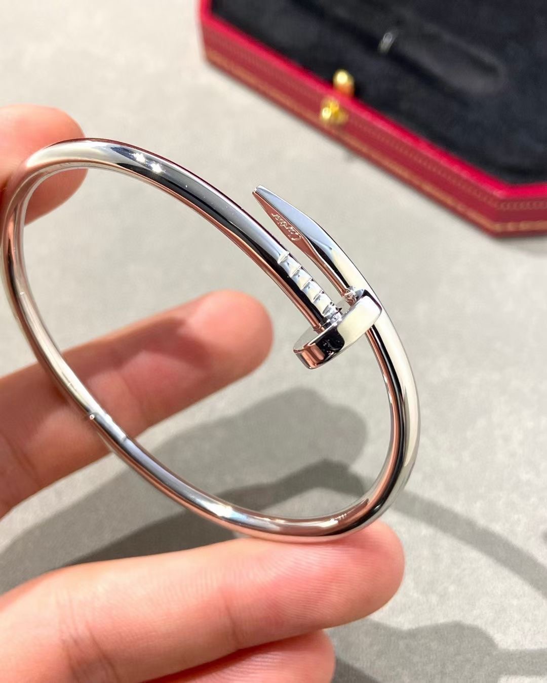 Cartier Cartier 银色 无钻钉子手镯