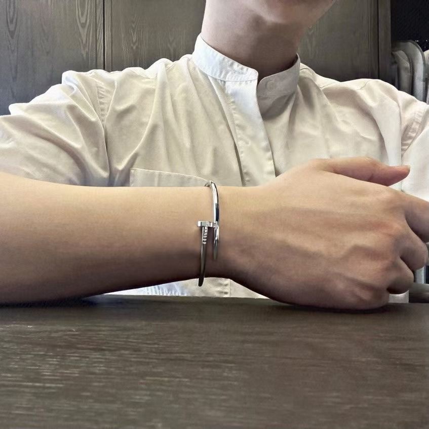 Cartier Cartier 银色 无钻钉子手镯