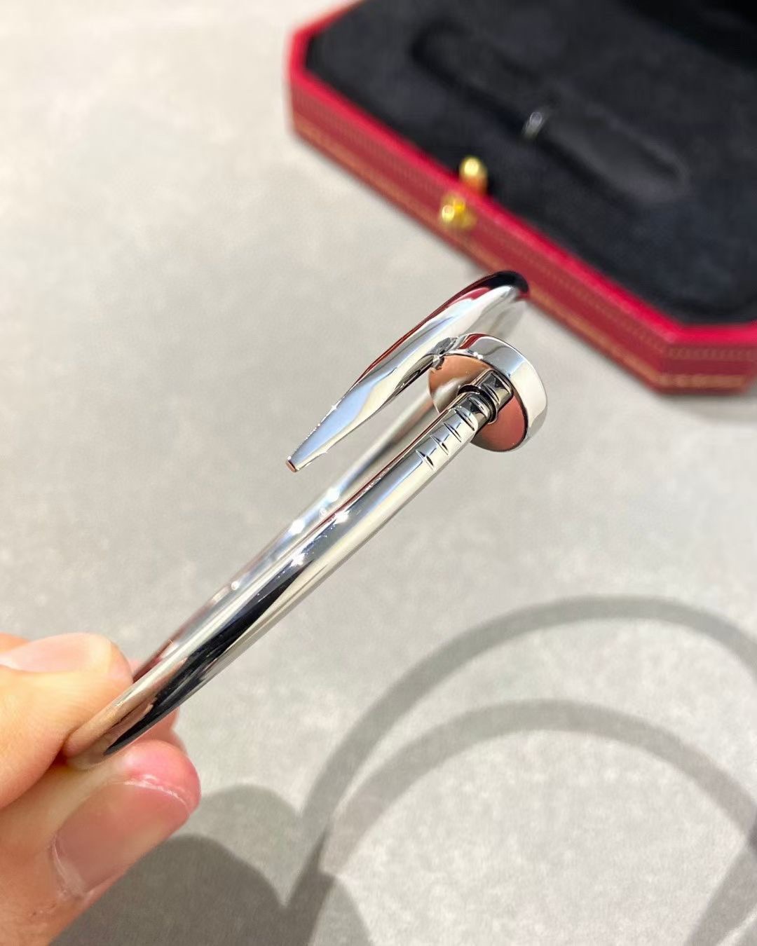 Cartier Cartier 银色 无钻钉子手镯