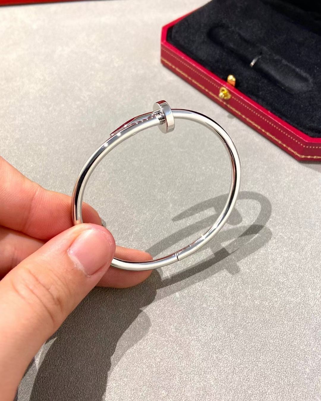 Cartier Cartier 银色 无钻钉子手镯