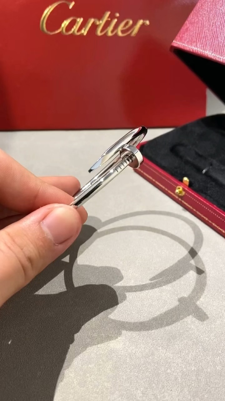 Cartier Cartier 银色 无钻钉子手镯