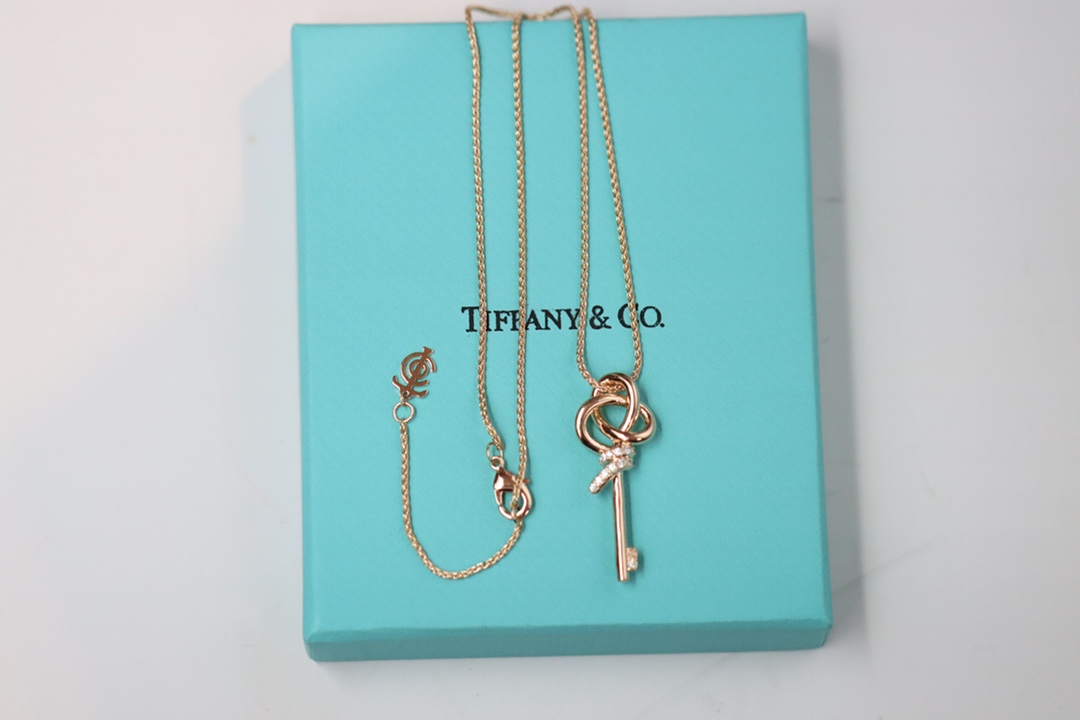 Tiffany & Co. Tiffany&Co. Knot系列 伴钻绳结锁骨项链