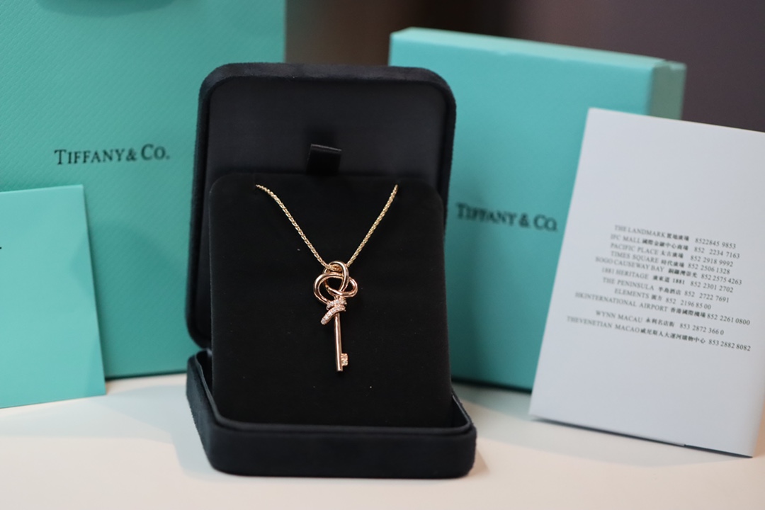 Tiffany & Co. Tiffany&Co. Knot系列 伴钻绳结锁骨项链