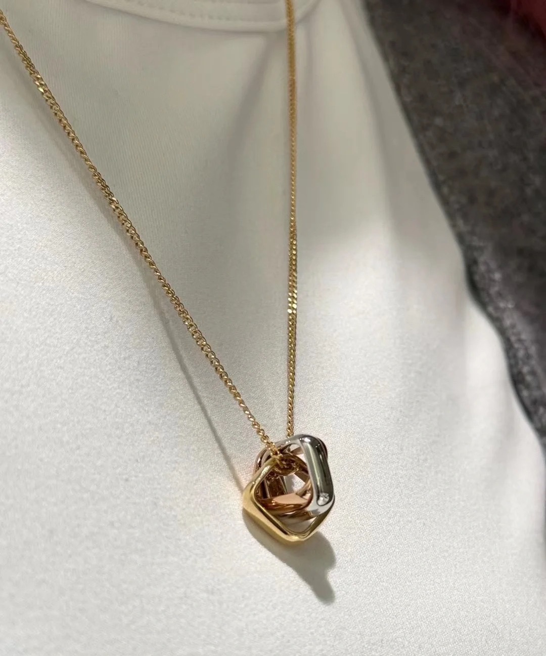 Cartier Cartier/卡地亚 三色三环方形 锁骨项链
