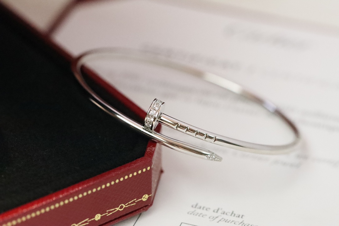 Cartier Cartier 银色头尾钻细版钉子手镯
