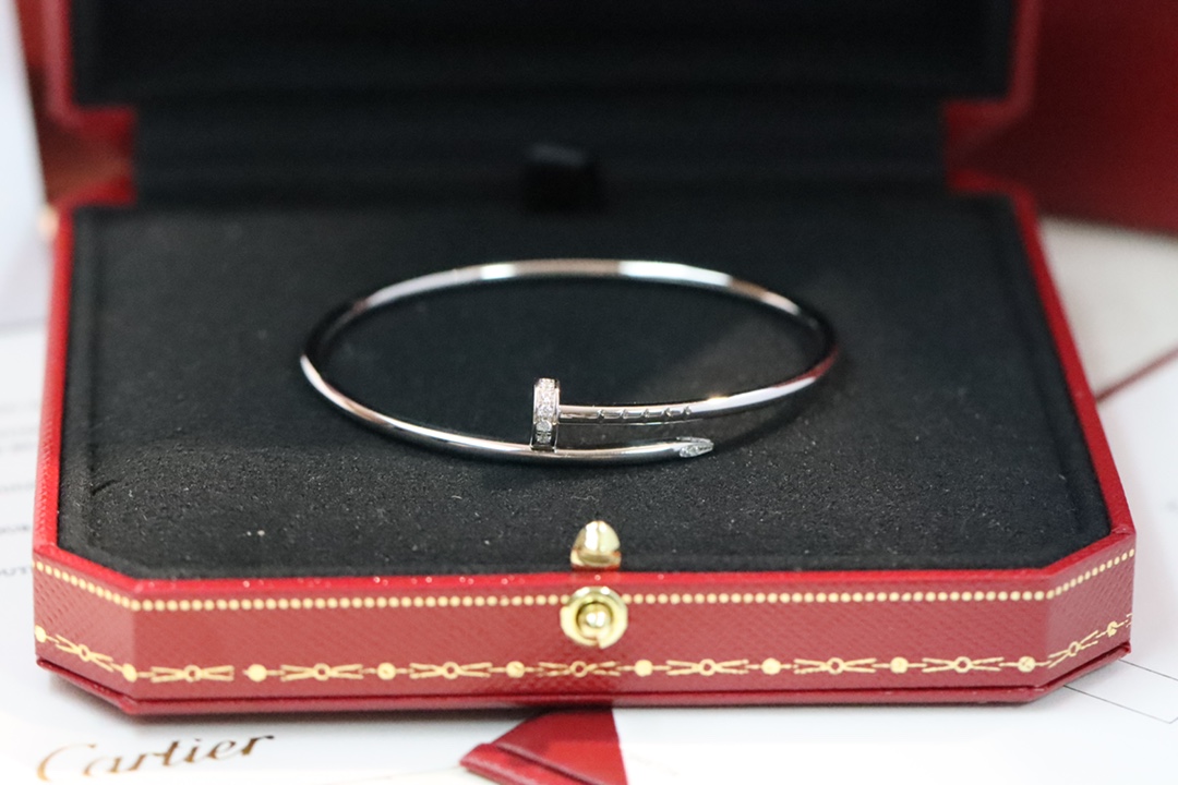 Cartier Cartier 银色头尾钻细版钉子手镯