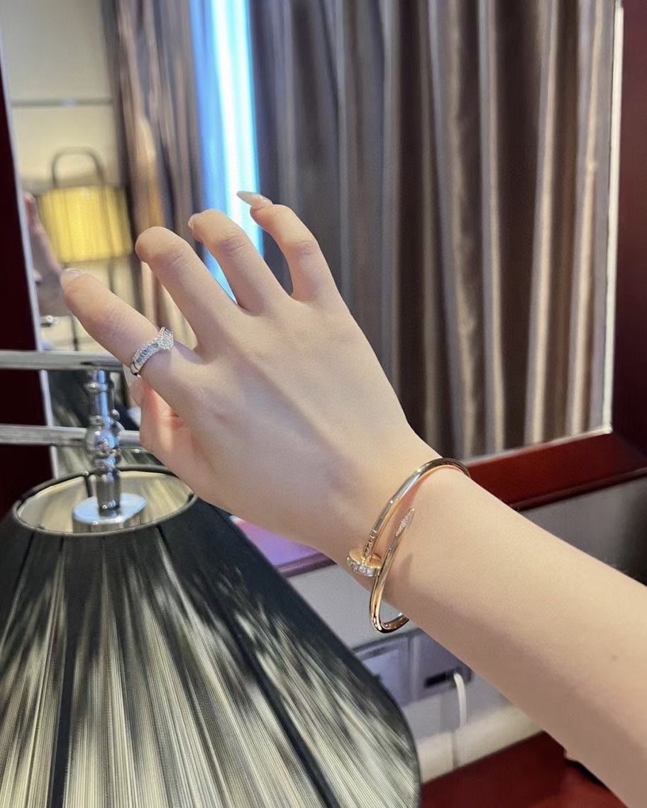 Cartier Cartier 玫瑰金 头尾钻钉子手镯