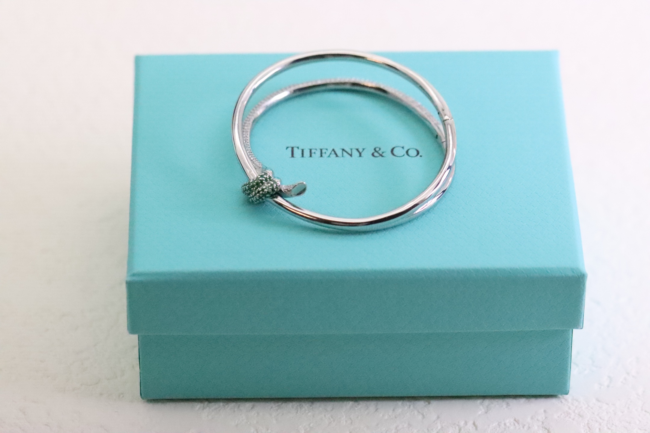 Tiffany & Co. Tiffany&Co. T Knot系列 绿钻绳结手镯
