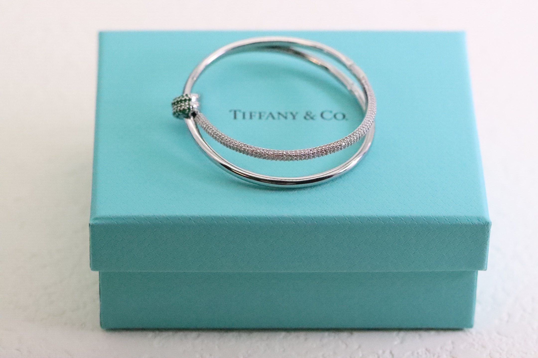 Tiffany & Co. Tiffany&Co. T Knot系列 绿钻绳结手镯