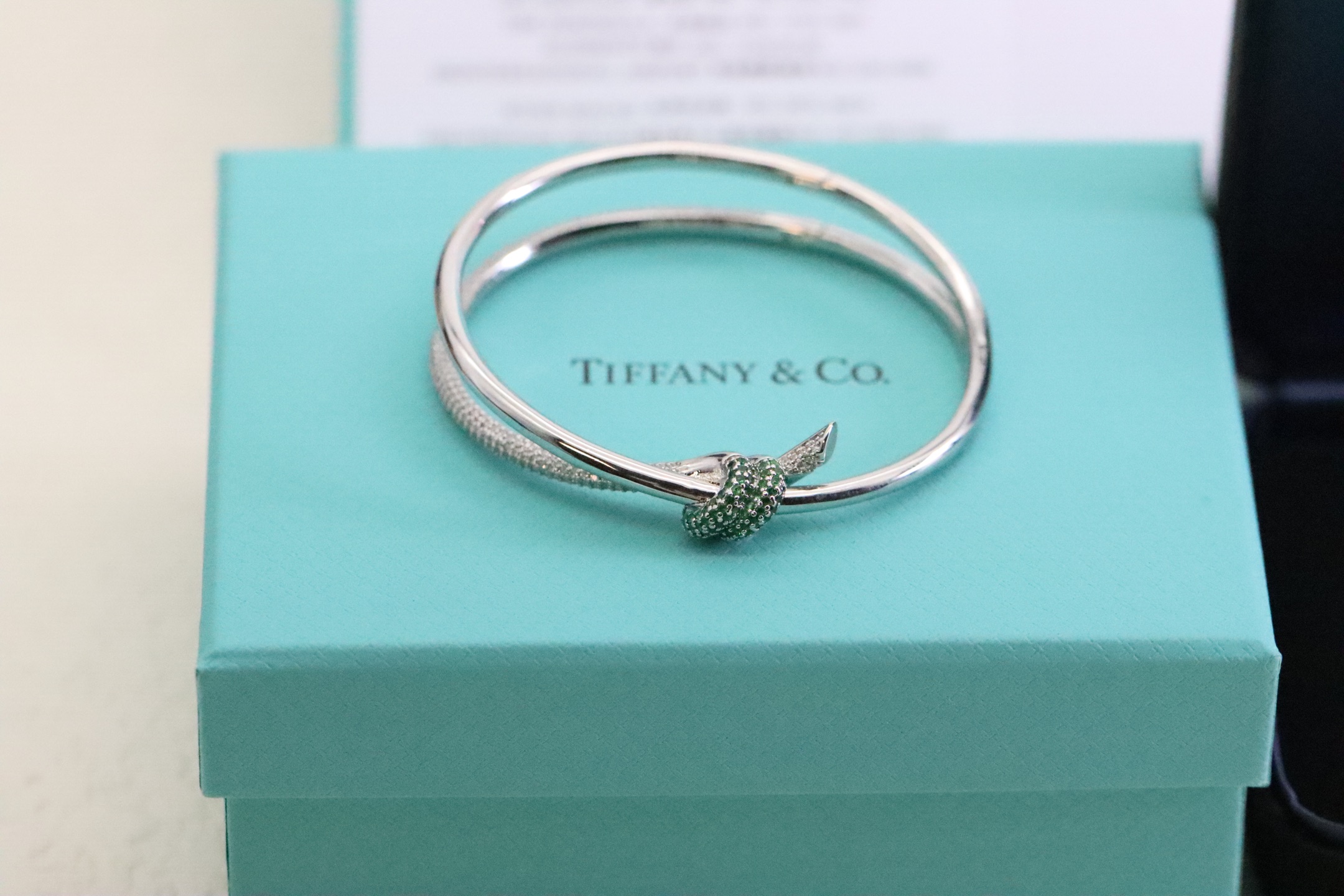 Tiffany & Co. Tiffany&Co. T Knot系列 绿钻绳结手镯
